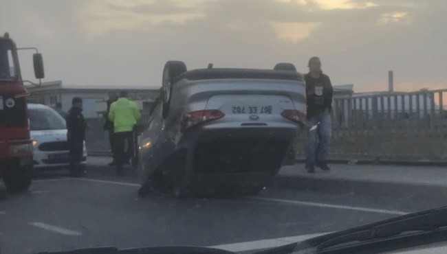 Zonguldak yolundaki kazada araç ters döndü