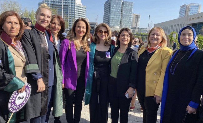 İstanbul Sözleşmesinden vazgeçmiyorlar