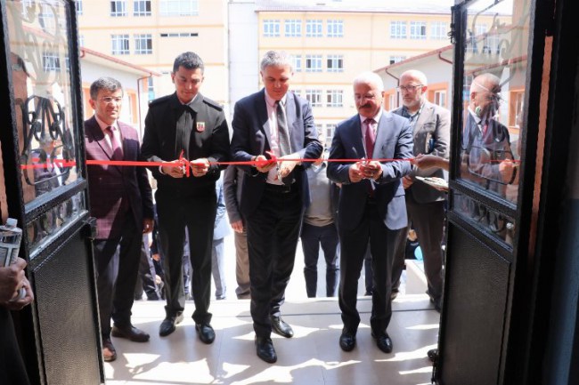 Rize Pazar'da TÜBİTAK 4006 Bilim Fuarı açıldı