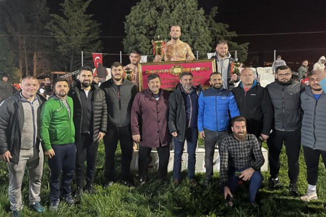 Kocaeli Büyükşehirli güreşçiler 2022'ye hızlı başladı