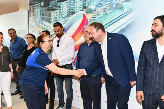 İzmir Çiğli'de bayramlaşma coşkusu