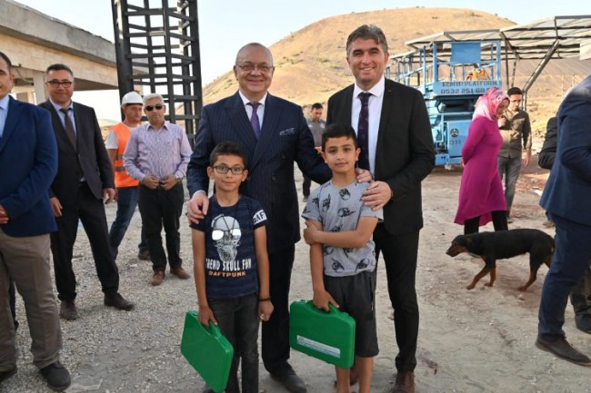Başkan Ergün, Manisa Jeopark Ziyaretçi Merkezi'ni inceledi