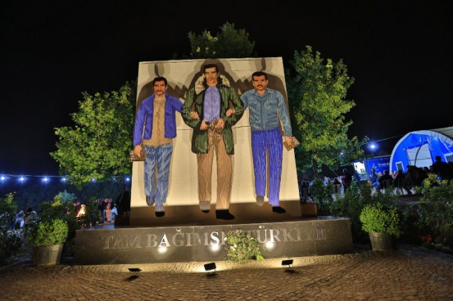 İzmir Güzelbahçe'de Deniz Gezmiş ve arkadaşları anıldı