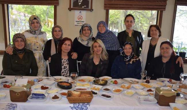 AK Partili kadınlar Gülüç’te biraraya geldi