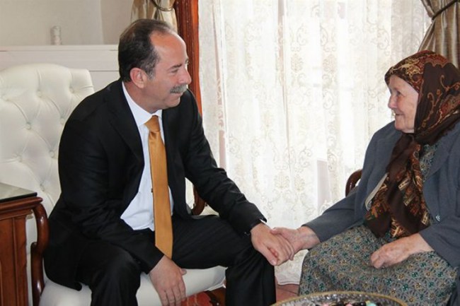 "Anneler sonsuz sevginin timsali"