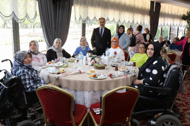 Bursa'da Başkan Aktaş annelerle buluştu