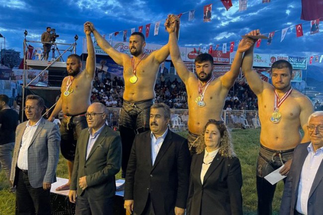 Büyükşehir'in pehlivanı Sakarya'nın gururu oldu