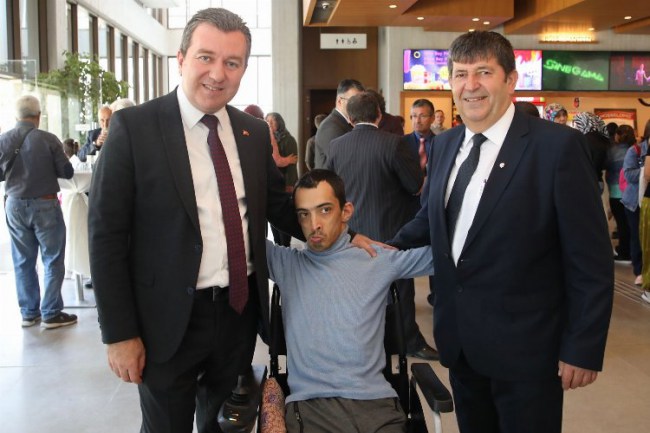 İzmir Bergama'da Engelliler haftasında anlamlı sergi