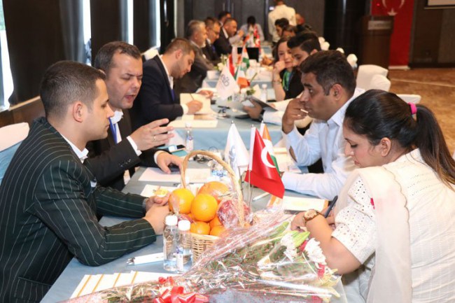 Türk meyve sebzeleri Hindistan'da görücüye çıktı