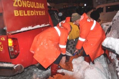Zonguldak'ta kardan pazar yerinin çatısı çöktü: 2 Ölü, 20 Yaralı