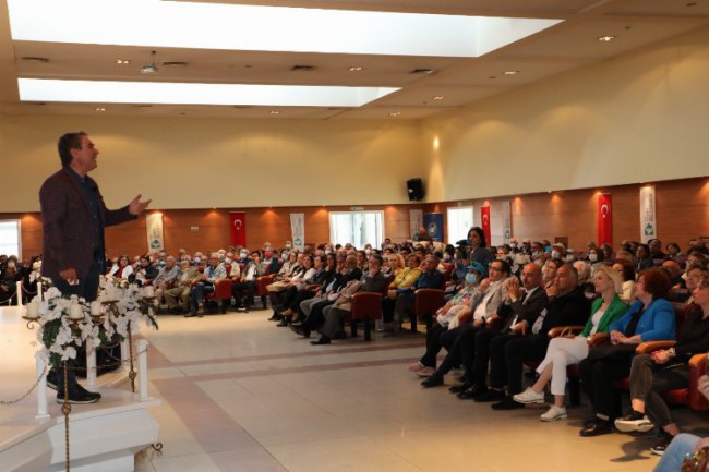 Tarihçi Sinan Meydan 19 Mayıs ruhu ve İzmit'i anlattı