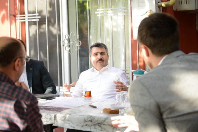 Bursa Yıldırım'da Başkan Yılmaz ev ziyaretlerine devam ediyor