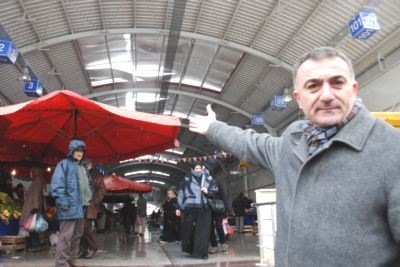 "Kapalı pazaryerinin çatısında çökme var"