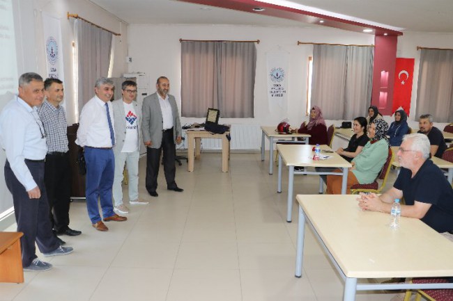 Manisa Büyükşehir'in arıcılara desteği sürüyor