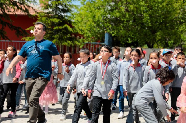 Nevşehir'de gönüllüler köylerdeki çocuklar için harekete geçti 