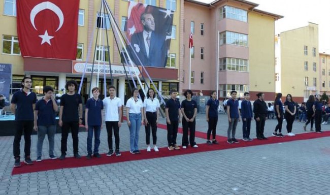 Kdz.Ereğli İbrahim Süheyla İzmirli Fen Lisesinde yıldız takma töreni yapıldı