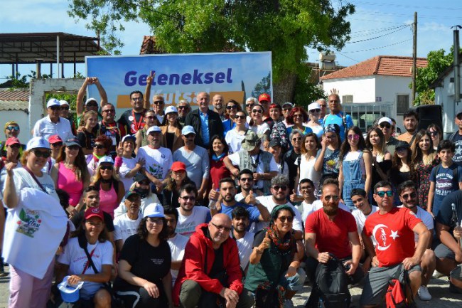 Didim'de geleneksel kutsal yol yürüyüşü