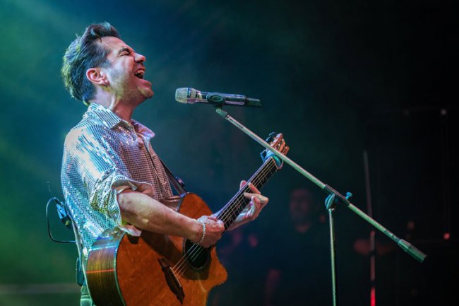 Kenan Doğulu 'Açıkhava'da yazı başlattı