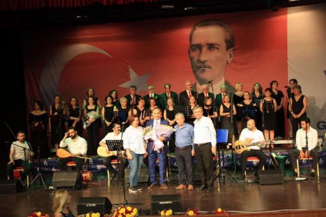İzmir Güzelbahçe Türk Halk Müziği Korosu'ndan muhteşem konser