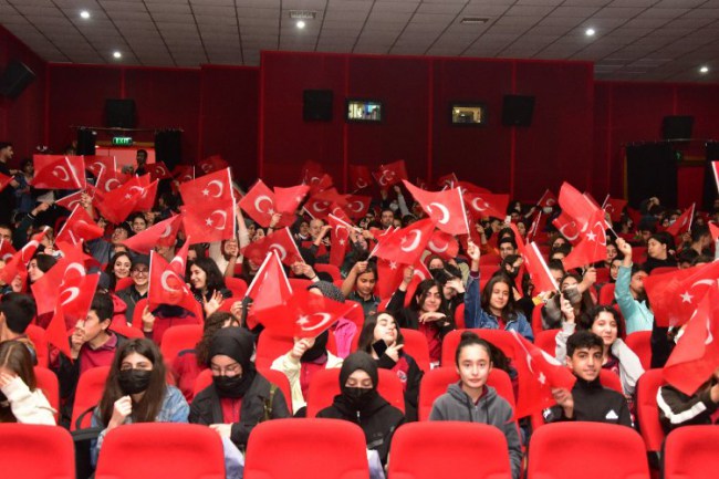 Malatya'da öğrenciler 'Kurtuluş Hattı' filmini izledi 
