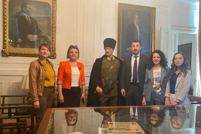 Kocaeli İzmit Belediyesi ve Suna İnan Kıraç Vakfı ‘Suna'nın Kızları' projesi için bir araya geldi