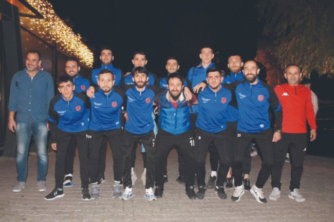 İzmir Manavkuyu'nun gözü Play Off'ta