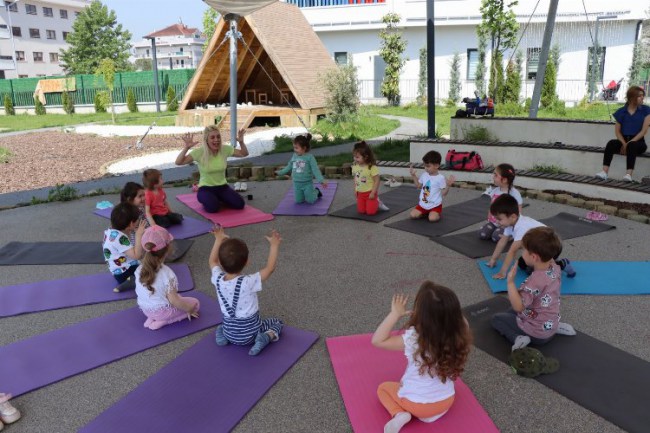 Kocaeli İzmit Çınar Çocuk Evi'nde Yoga eğitimleri devam ediyor