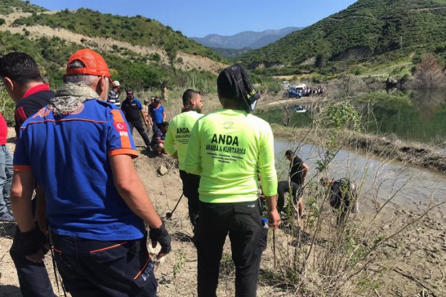 Hatay'da baraja giren iki kardeşten biri hayatını kaybetti 
