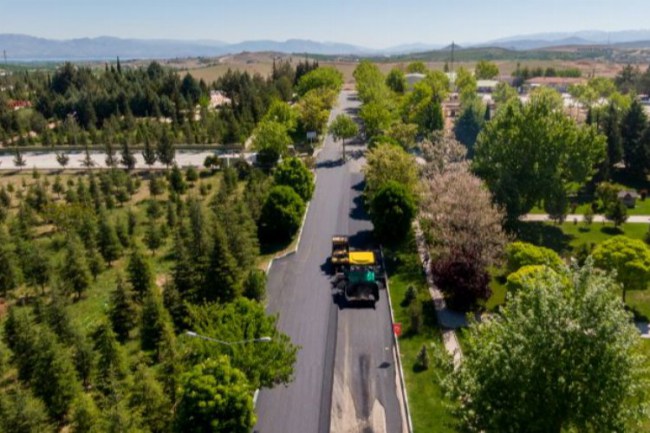 Malatya'da Şehir Mezarlığı'na asfalt çalışması