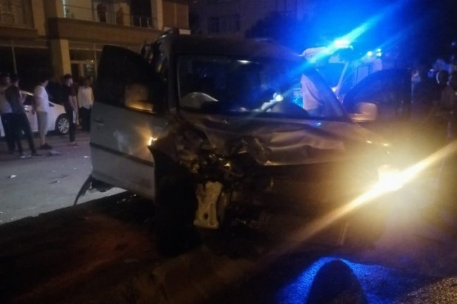 Adıyaman'da park halindeki araçlara çarptı