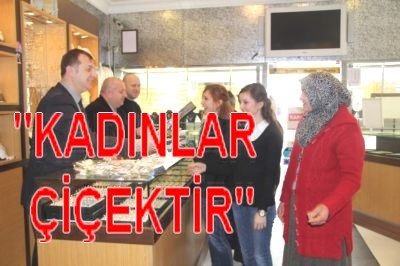 Yazıcıoğlu'ndan bayanlara gül jesti..