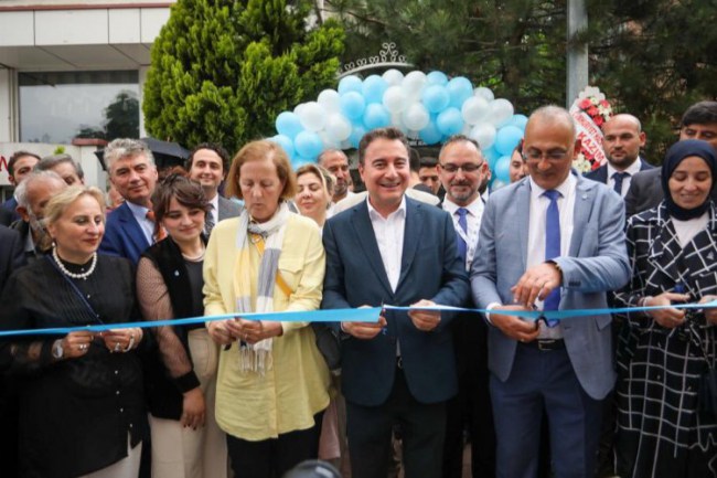 Babacan Bolu'da il binasını açtı