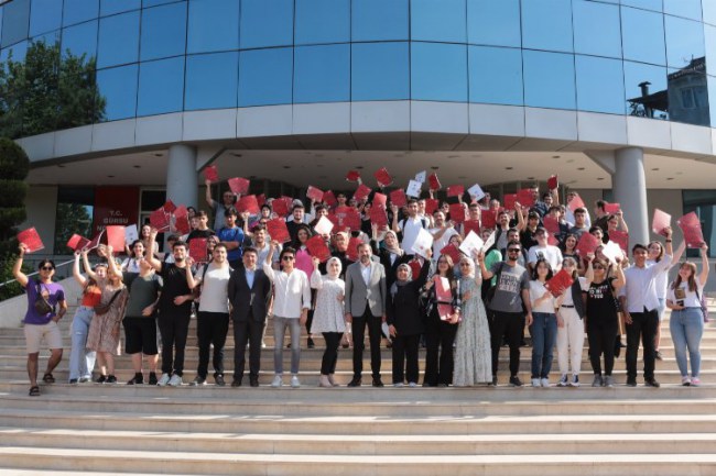 Gürsu Belediyesi Eurodesk Gönüllü Akademisi öğrencileri sertifikalarını aldı