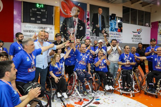 Hatay Büyükşehir Belediyespor kupasına kavuştu