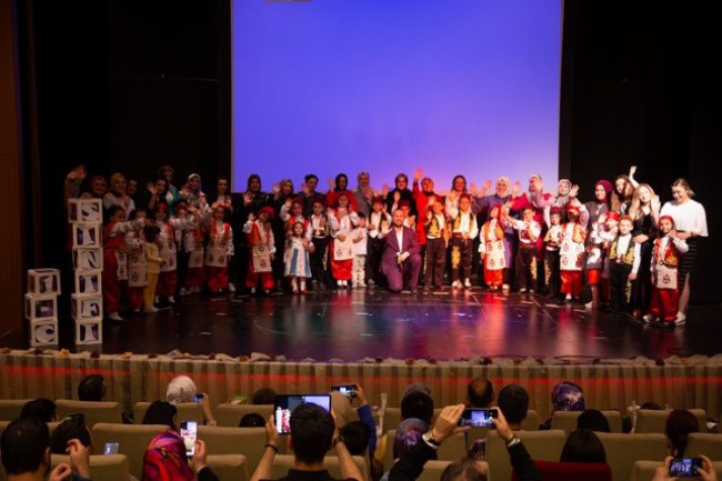 Kayseri'de Büyükkılıç İlkokulu'nda okuma bayramı