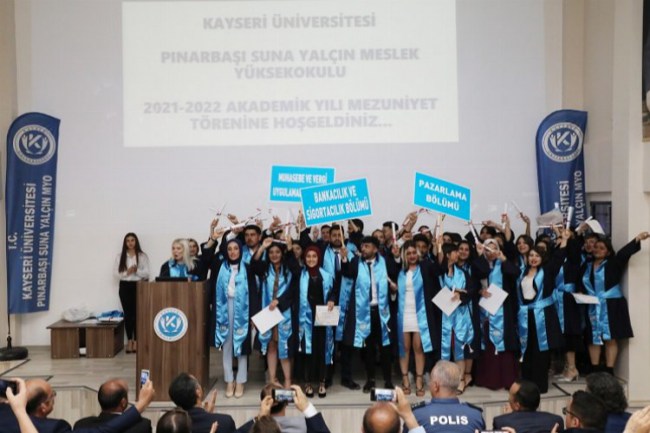 KAYÜ Pınarbaşı MYO'da mezuniyet töreni