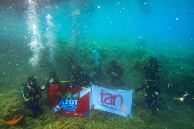 Denizin metrelerce altından Bursa'ya selam çaktılar!