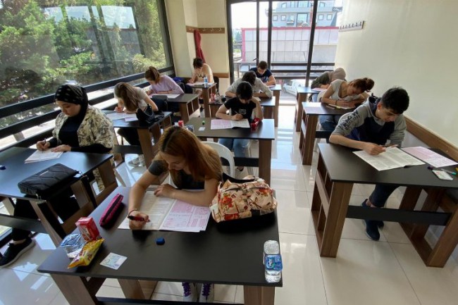 Kocaeli İzmit'te hazırlık kursu sınav sonuçları açıklandı