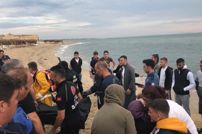 Edirne Enez'de denize giren genç boğuldu