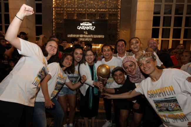 Gaziantep'in şampiyon takımları halkla buluştu