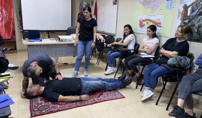 Gönüllü itfaiyeci kursunda saha eğitimlerine başlandı