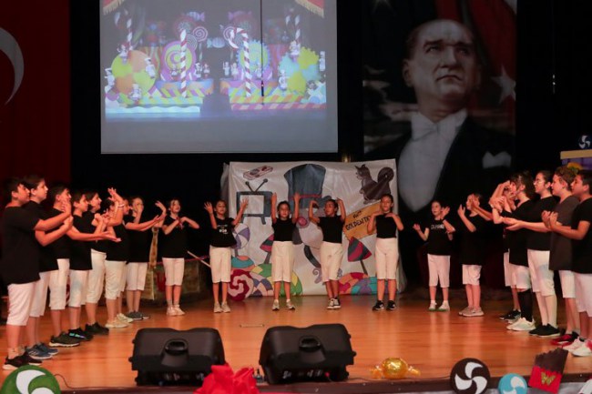 Kütahya'da yabancı dilde oyun sahnelediler