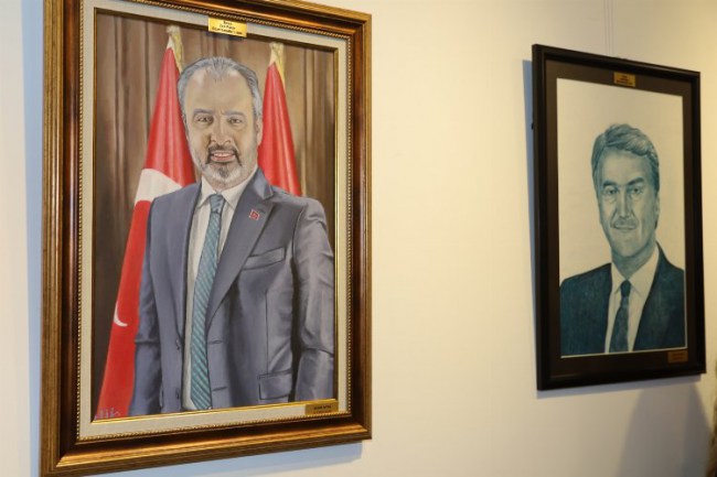 'Bursa'yı Yönetenler'in portreleri ilgi gördü