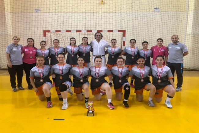 Adana'da kadınlar hentbolda 2'nci lige yükseldi