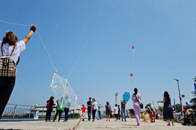 Bursa Mudanya semalarında 'atık'lar uçtu