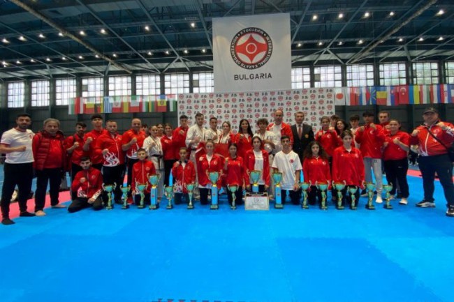 Bursa Yıldırımlı sporcular Türkiye'yi Avrupa'da gururlandırdı