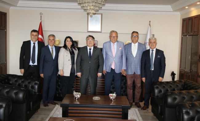 Başkan Posbıyık Rektör Özölçer ile kampüs meselesini konuştu