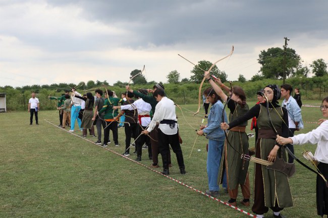 Sakarya'da okçuluk yarışmasında kıyasıya rekabet