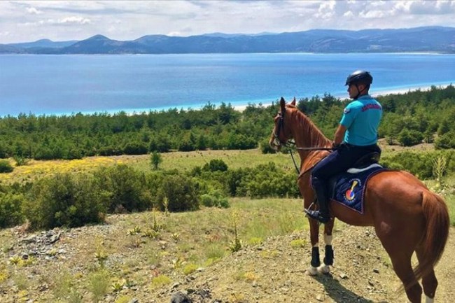 'Atlı Jandarma Timi' Salda devriyesinde