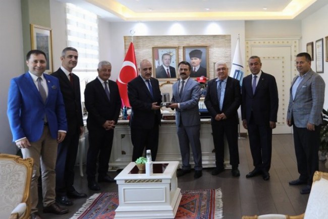 Cevat Genç'ten Vali İlhami Aktaş'a ziyaret